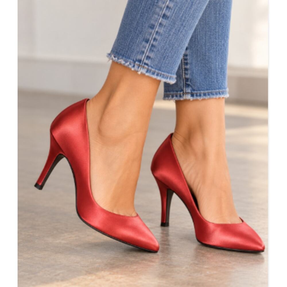 Vintage Wild Pair Women’s Red Satin Classic Pumps Heels Size 7B